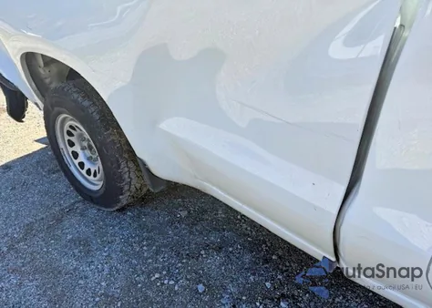 2021 Chevrolet Silverado C1500 z USA, uszkodzony, nr VIN 3GCNWAEH0MG237811